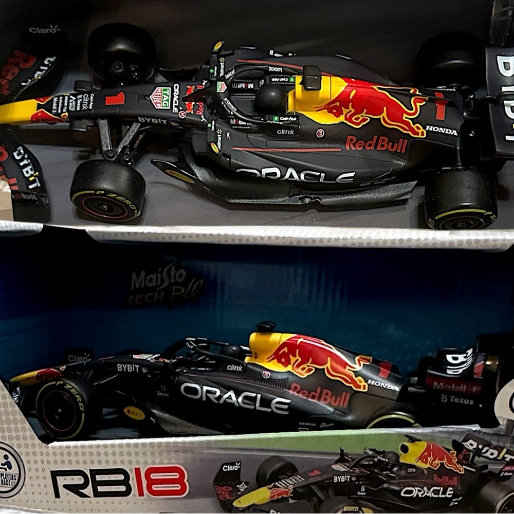 New Maisto Red Bull Oracle 2.4 GHZ Remote Control Full Function Model Car RB18